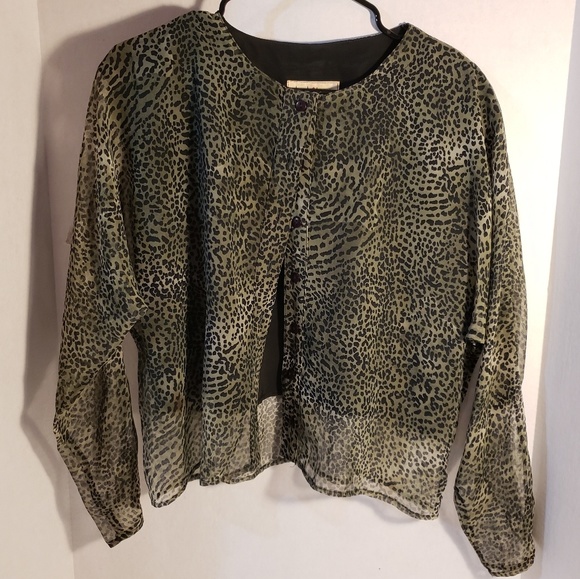 Shear leopard print top with undershirt - Picture 1 of 3